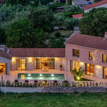Modern Istrian Da Ella - By Istrabook *