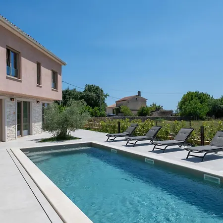 Modern Istrian Da Ella - By Istrabook Villa